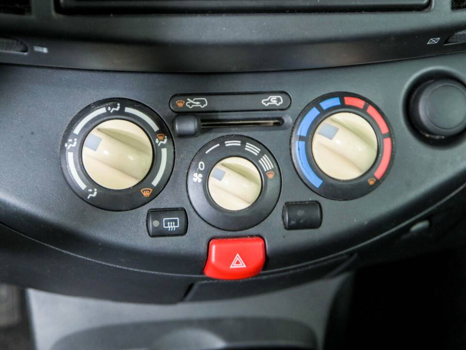 Image 25/35 of Nissan Micra C+C 1.6 (2005)