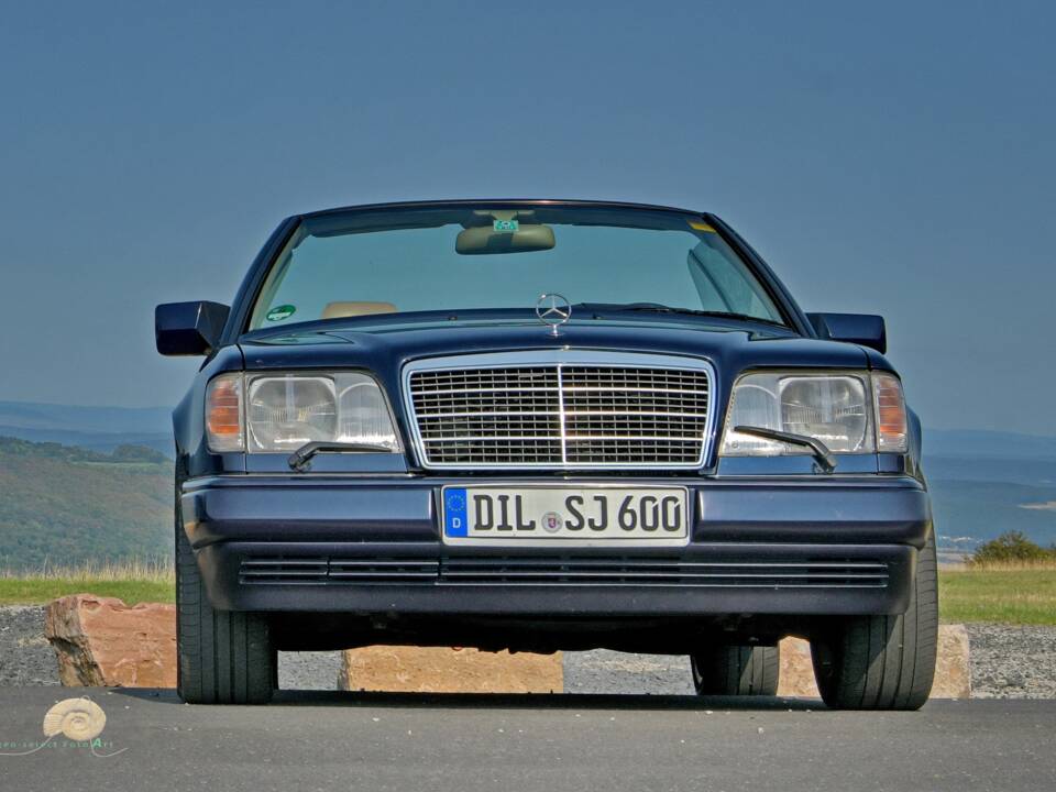 Image 11/22 of Mercedes-Benz E 220 (1996)