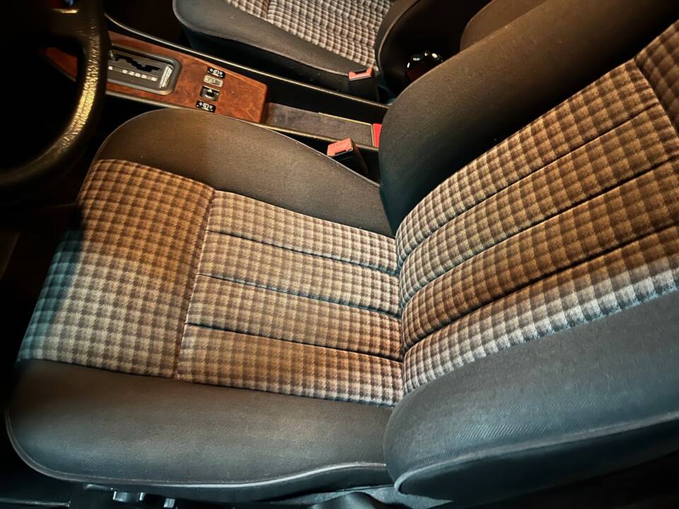 Imagen 6/8 de Mercedes-Benz 300 D Turbo (1992)