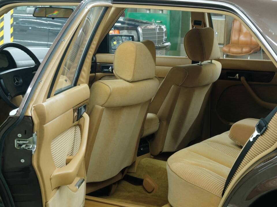 Bild 49/50 von Mercedes-Benz 280 SEL (1983)