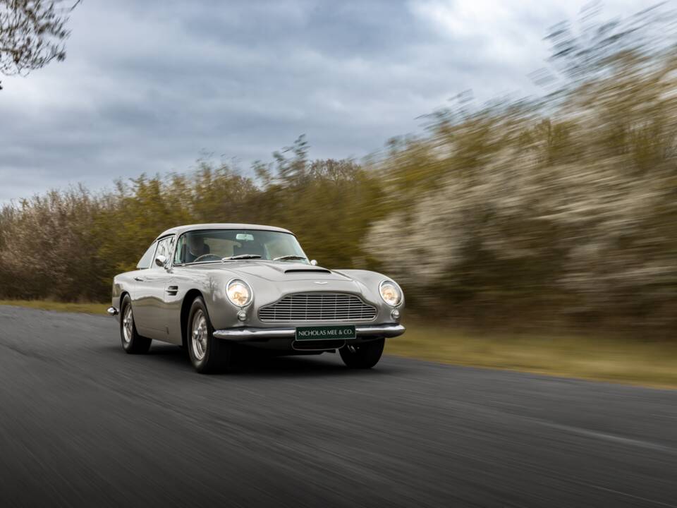 Immagine 41/74 di Aston Martin DB 5 Vantage (1964)