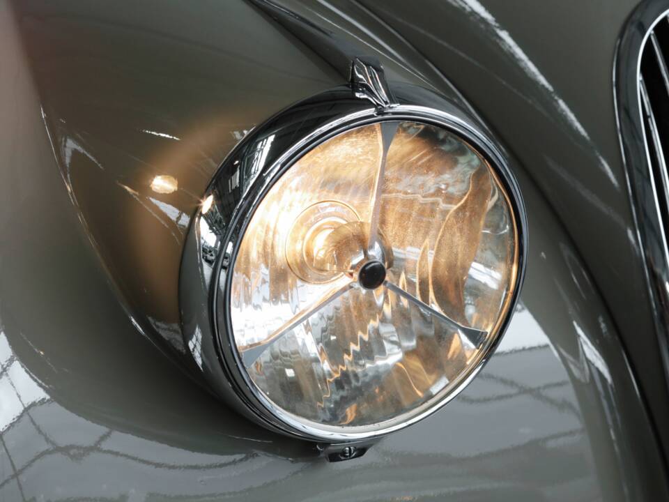 Bild 47/50 von Jaguar XK 120 DHC (1953)