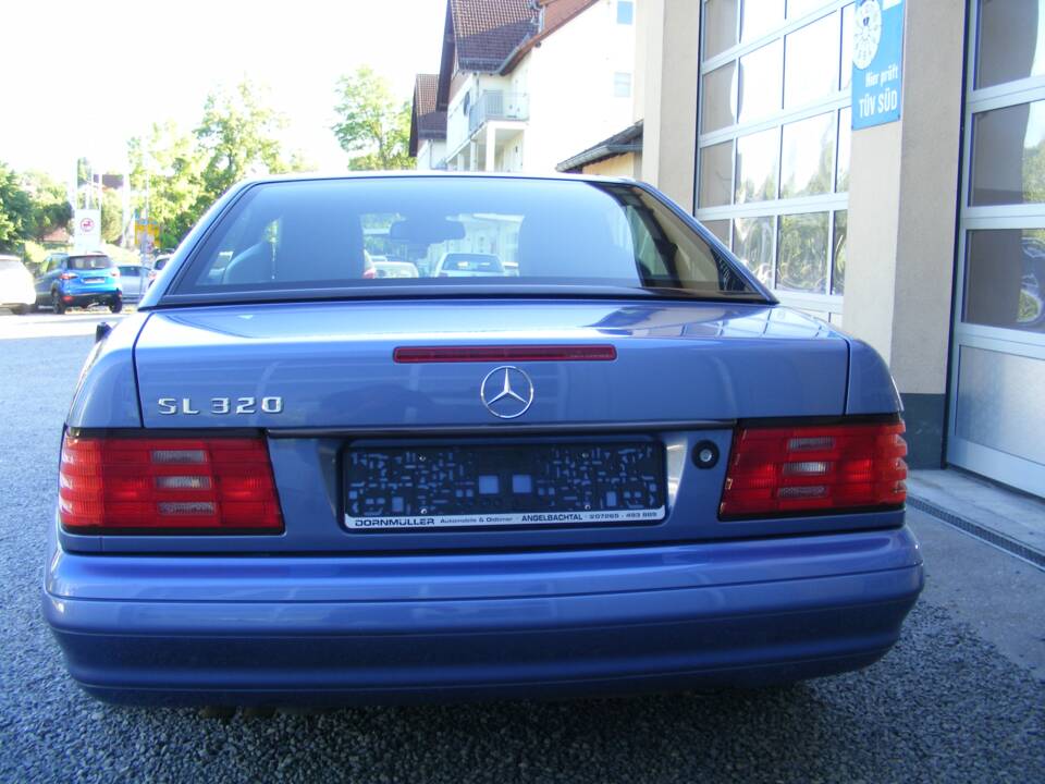Immagine 25/39 di Mercedes-Benz SL 320 (1997)