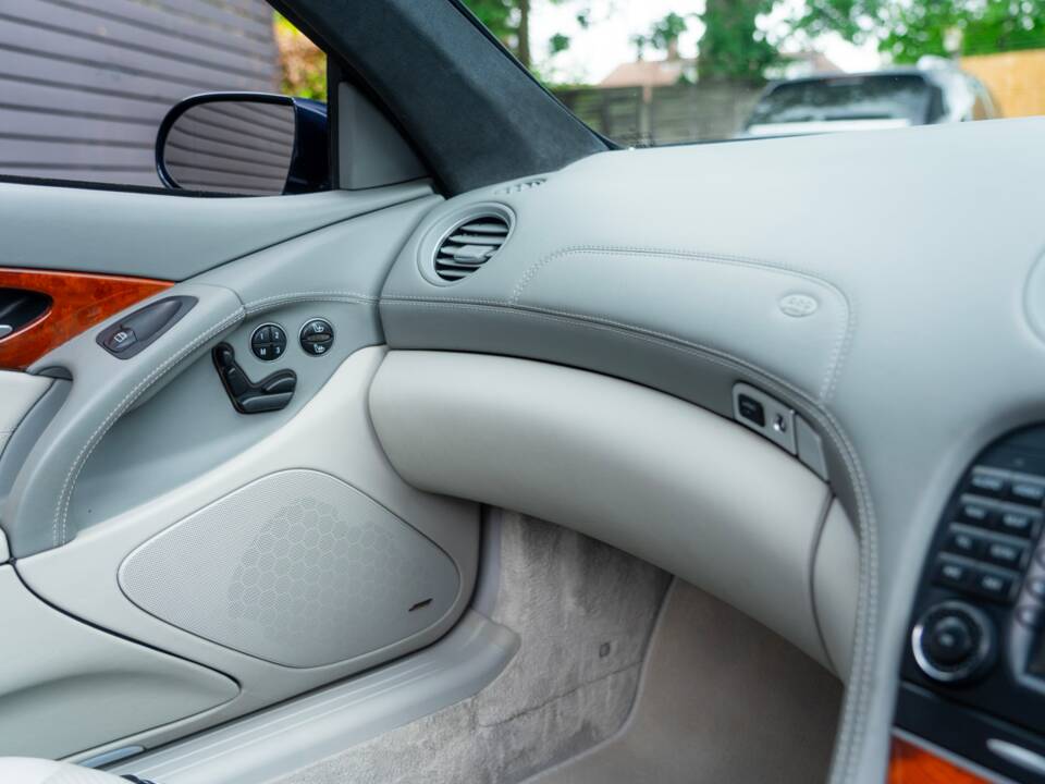 Image 23/56 de Mercedes-Benz SL 65 AMG (2004)