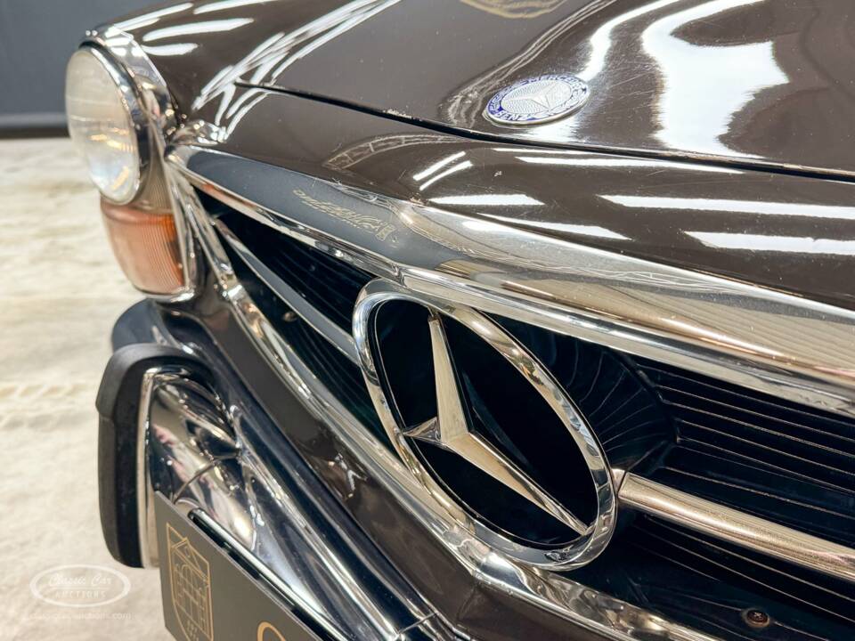 Image 29/38 of Mercedes-Benz 280 SL (1968)
