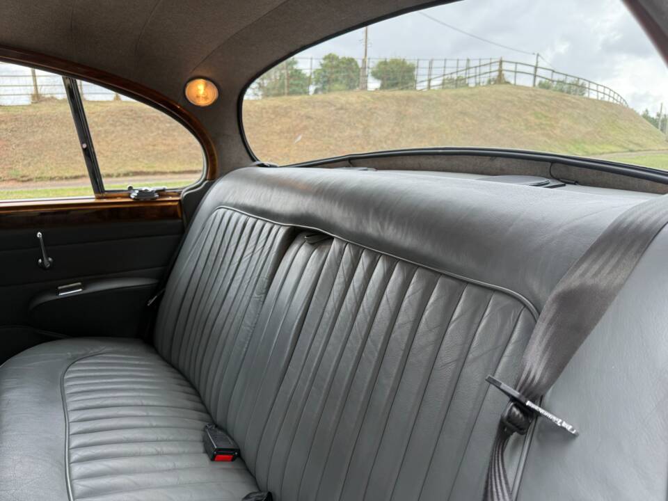 Image 23/36 of Jaguar Mk II 3.8 (1964)