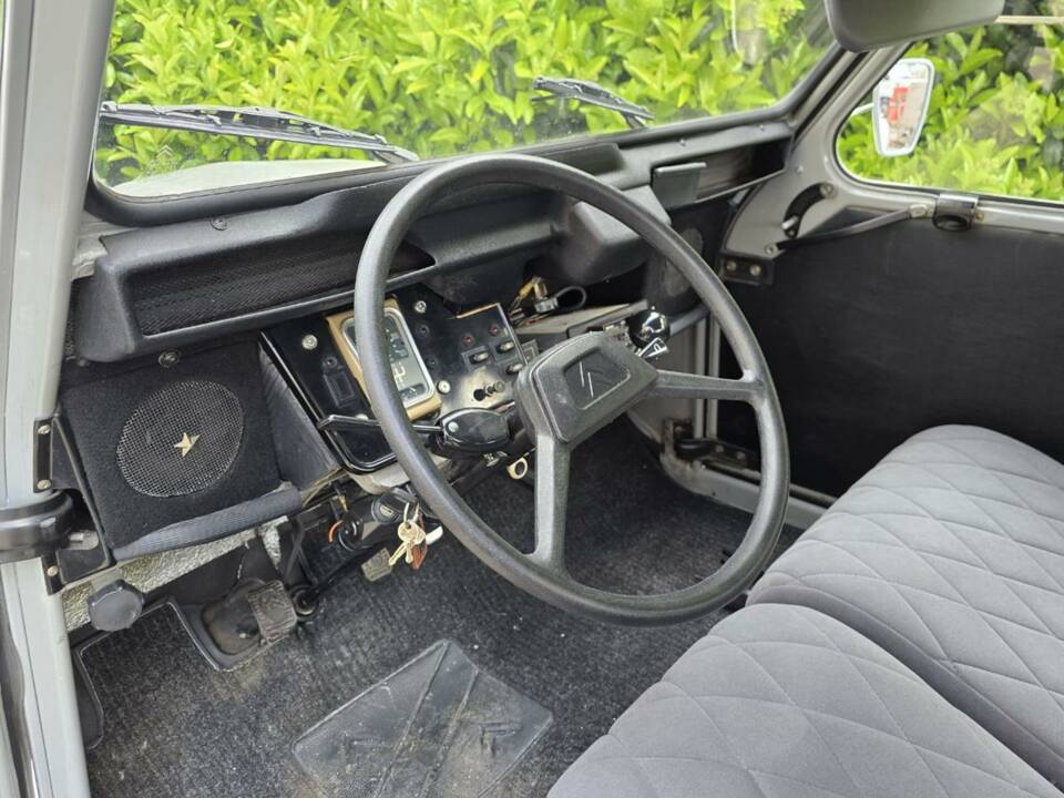 Image 4/31 of Citroën 2 CV 6 Club (1985)