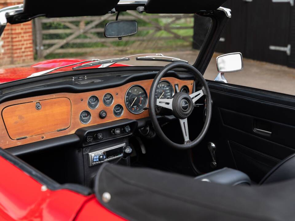 Immagine 36/50 di Triumph TR 6 (1975)