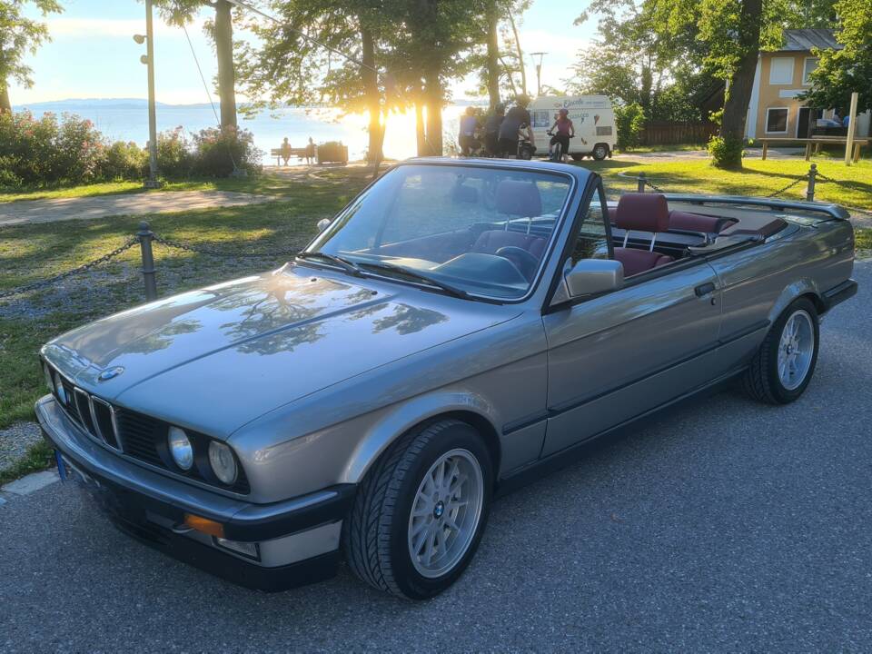 Image 2/18 of BMW 325i (1987)