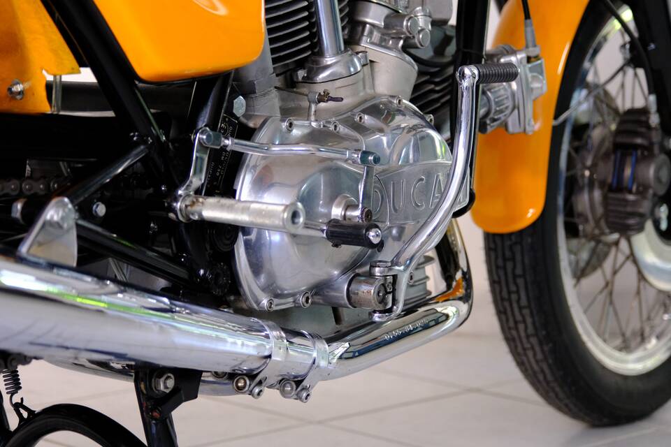 Afbeelding 91/96 van Ducati 750 Sport (1974)