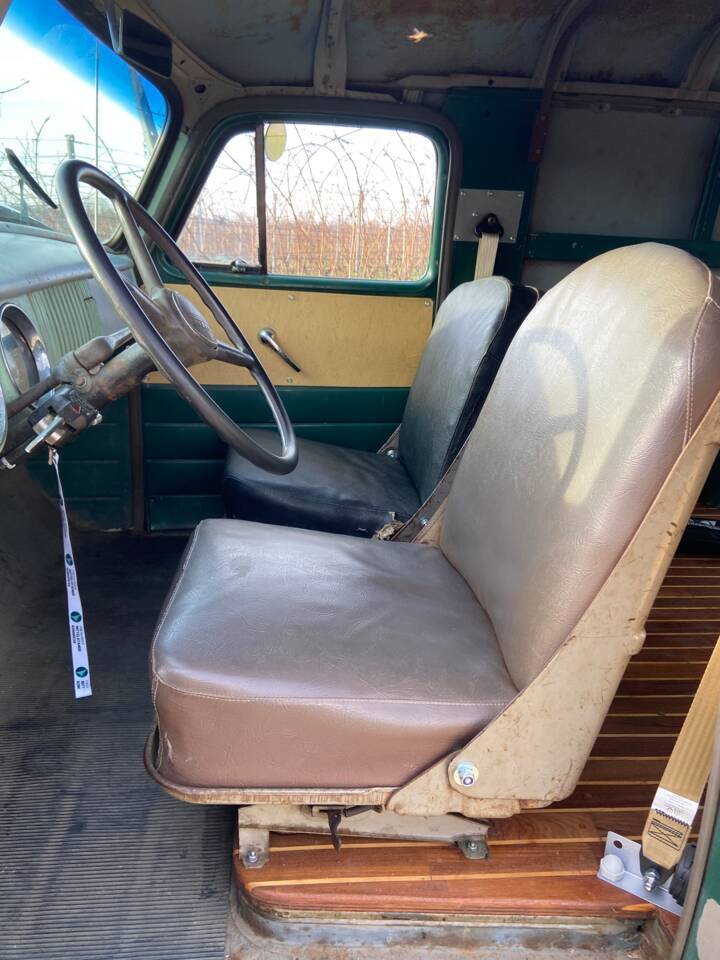 Image 18/34 of Chevrolet 3100 Panel (1955)