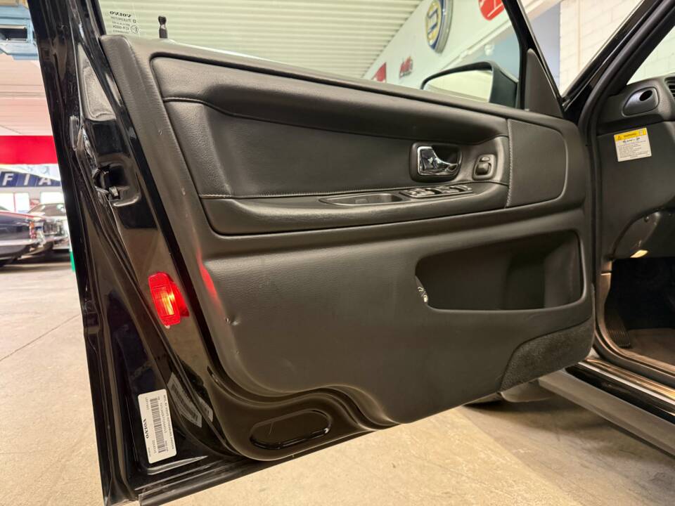 Image 5/17 of Volvo V 70 2.5T (1999)