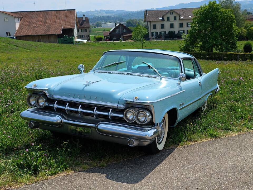 Image 2/5 of Imperial Crown Coupé (1959)