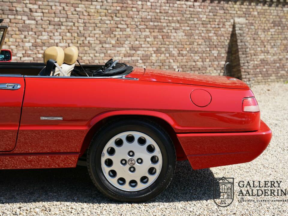 Immagine 37/50 di Alfa Romeo 2.0 Spider (1991)