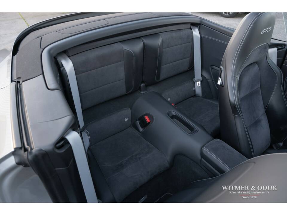 Image 33/38 of Porsche 911 Carrera GTS (2017)