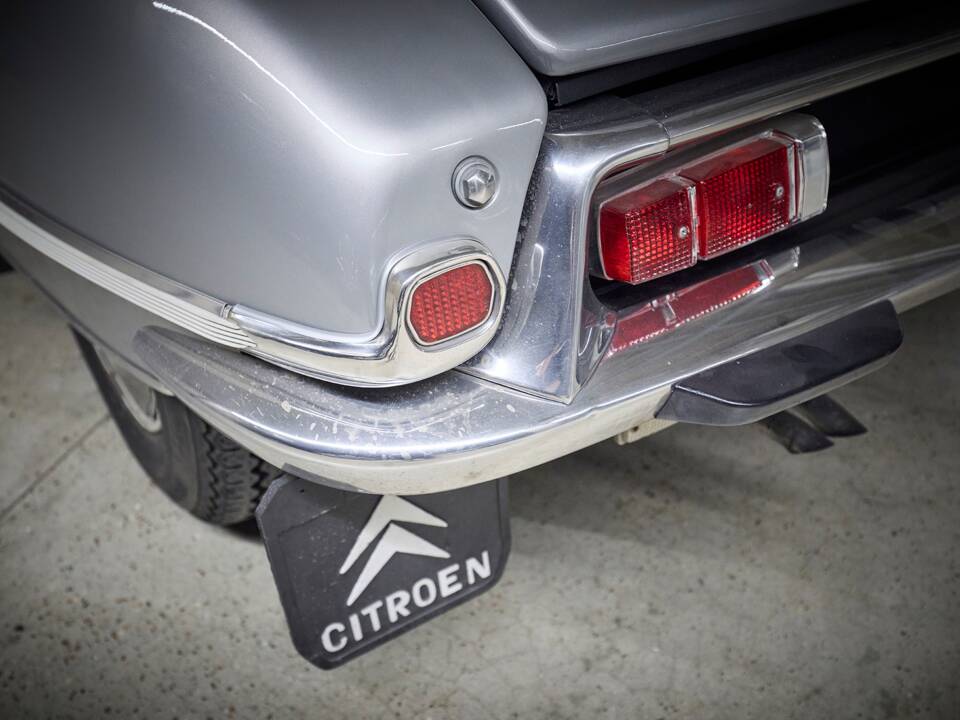 Image 30/92 of Citroën DS 23 Pallas (1975)