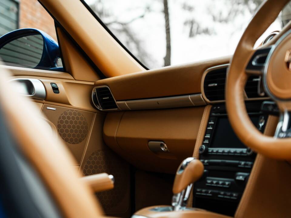 Bild 41/51 von Porsche 911 Carrera 4 GTS (2011)