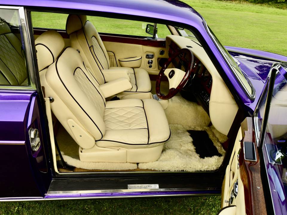 Immagine 17/49 di Rolls-Royce Corniche I (1981)