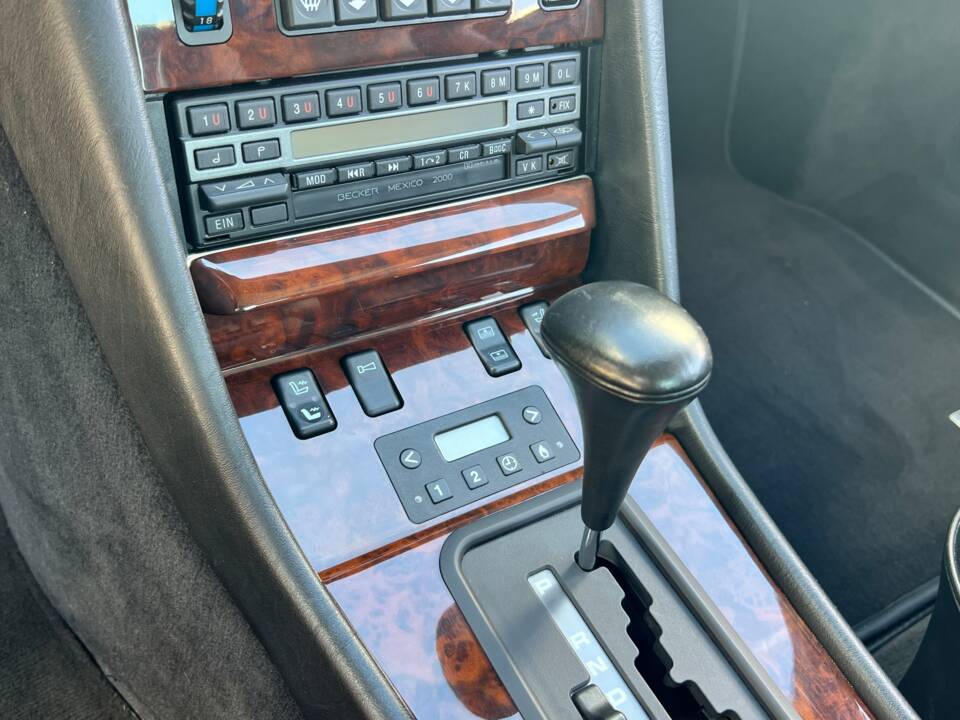 Bild 29/33 von Mercedes-Benz 560 SEC (1991)