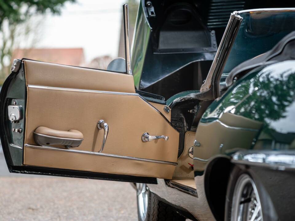 Image 27/48 de Jaguar Type E 4.2 (1965)