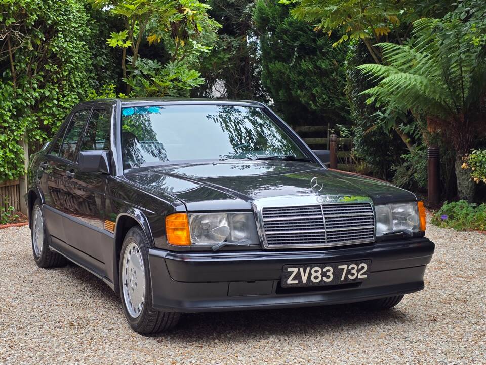 Image 6/69 de Mercedes-Benz 190 E 2.3-16 (1985)