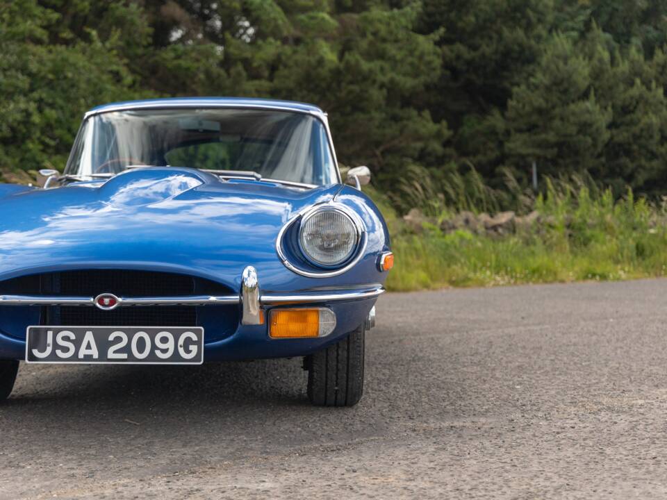 Image 30/50 of Jaguar E-Type (2+2) (1968)