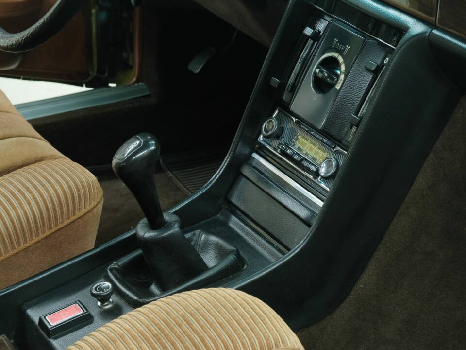 Image 40/50 de Mercedes-Benz 280 SE (1975)