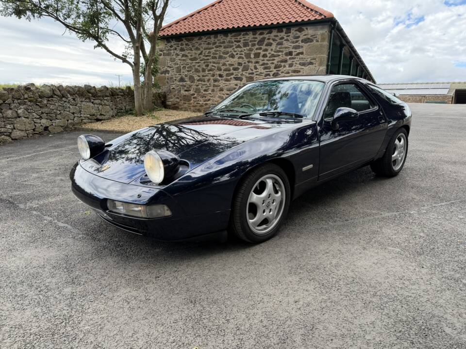 Image 16/43 of Porsche 928 GTS (1994)
