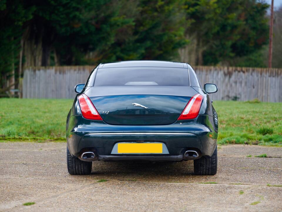 Image 29/50 of Jaguar XJ 5.0 (2010)