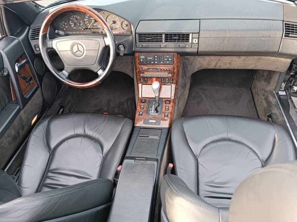 Image 18/55 of Mercedes-Benz 500 SL (1992)