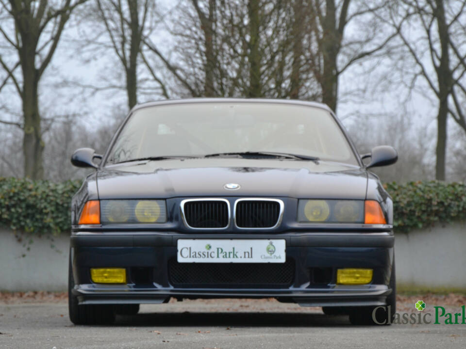 Image 8/50 of BMW 323i (1998)