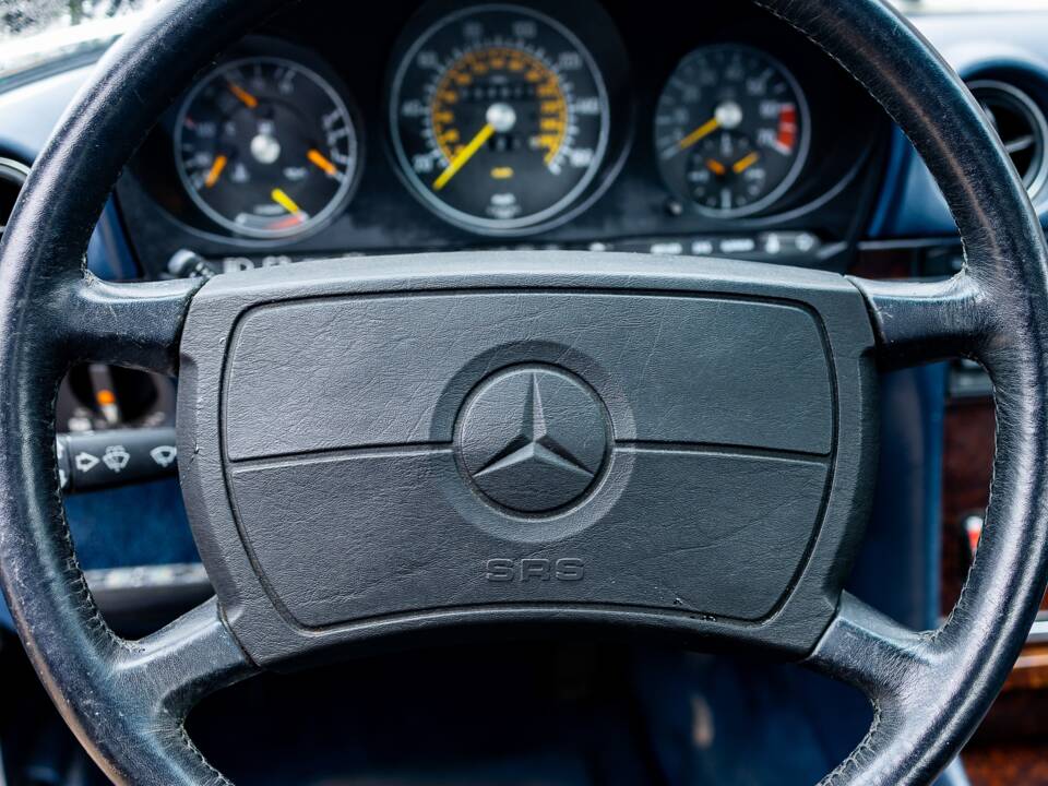 Image 21/31 of Mercedes-Benz 560 SL (1987)
