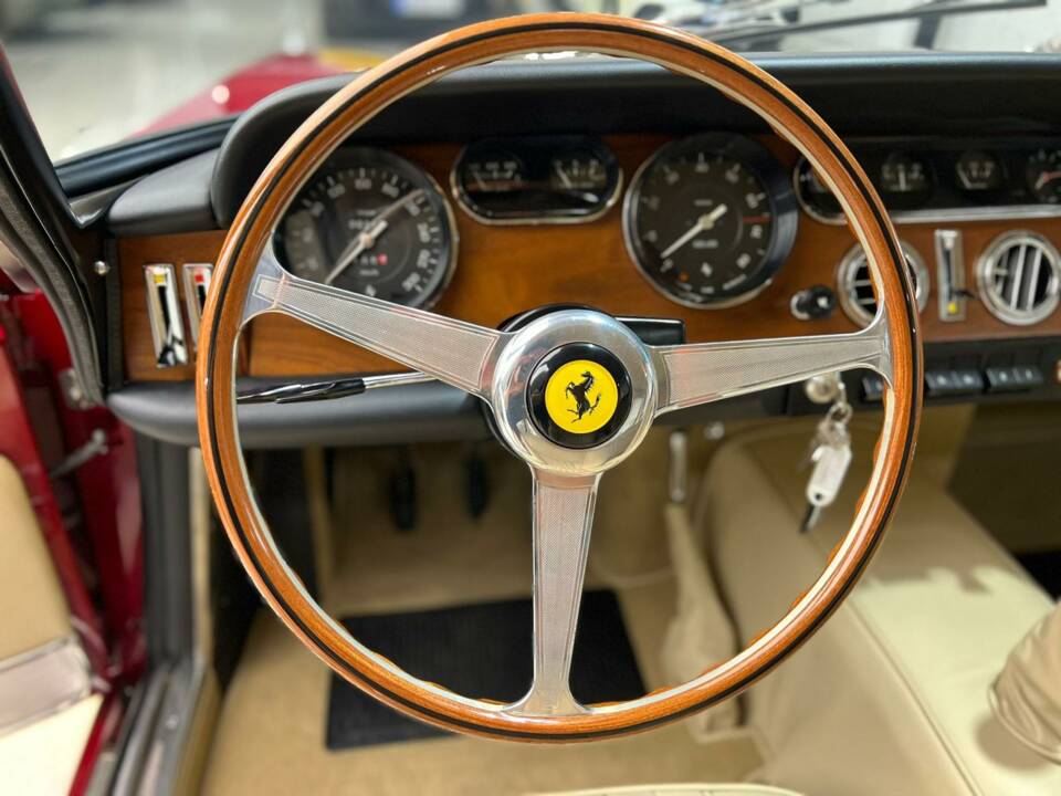 Image 12/50 of Ferrari 330 GT 2+2 (1965)