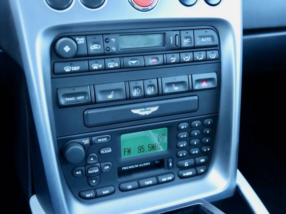 Image 22/50 of Aston Martin V12 Vanquish (2002)