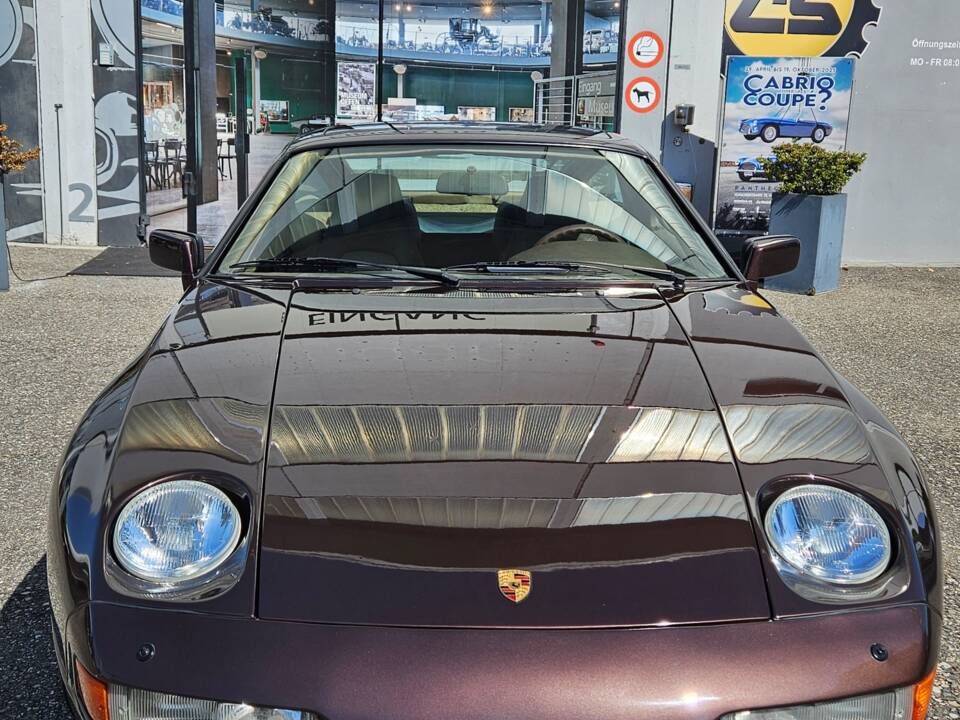 Image 2/28 of Porsche 928 S4 (1987)