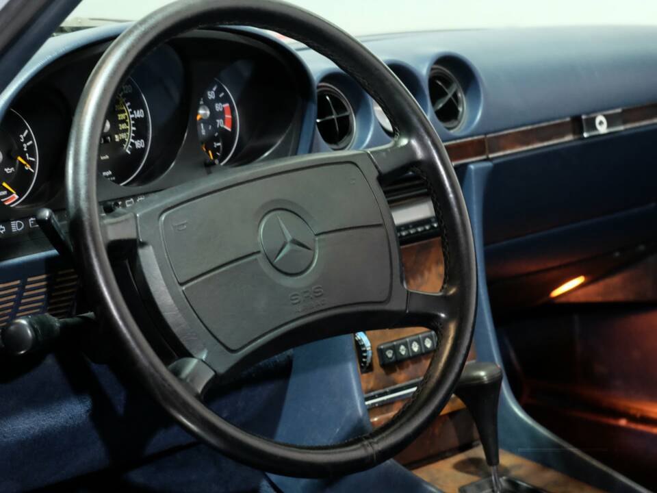 Image 9/42 de Mercedes-Benz 560 SL (1988)