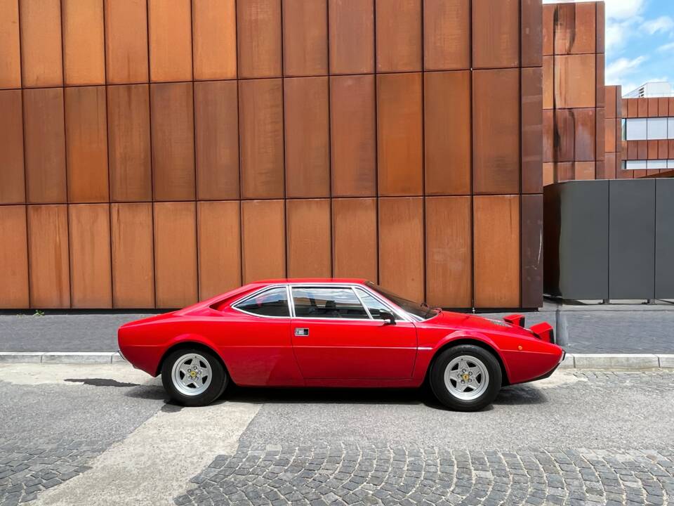 Image 4/67 of Ferrari 308 GT4 (1975)