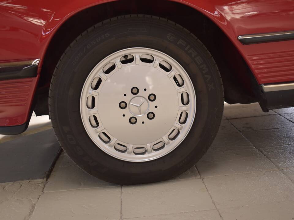 Image 89/94 of Mercedes-Benz 560 SL (1988)