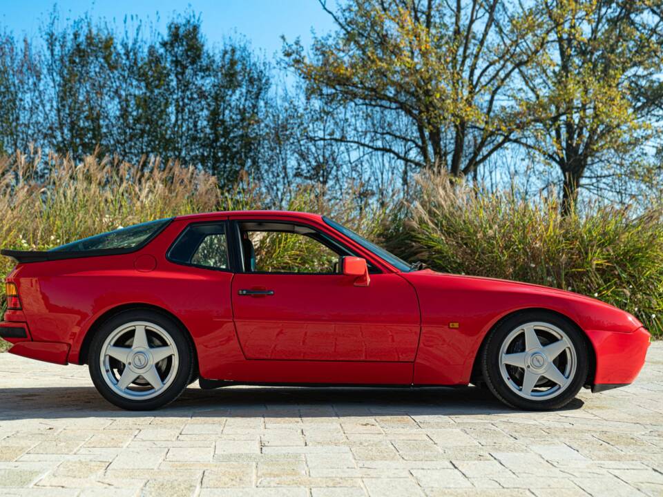 Image 6/50 de Porsche 944 Turbo S (1988)