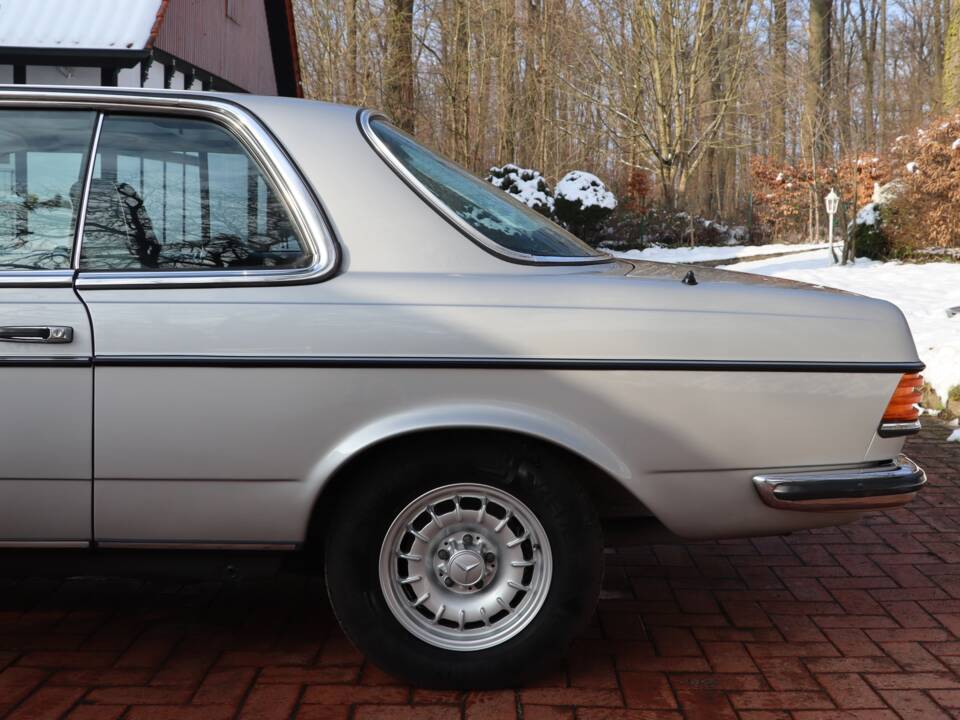 Bild 34/50 von Mercedes-Benz 280 C (1977)