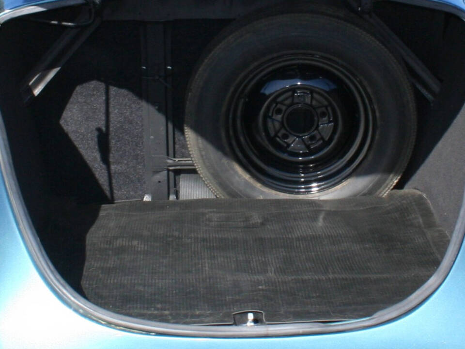 Image 17/28 of Ford Deluxe (1940)