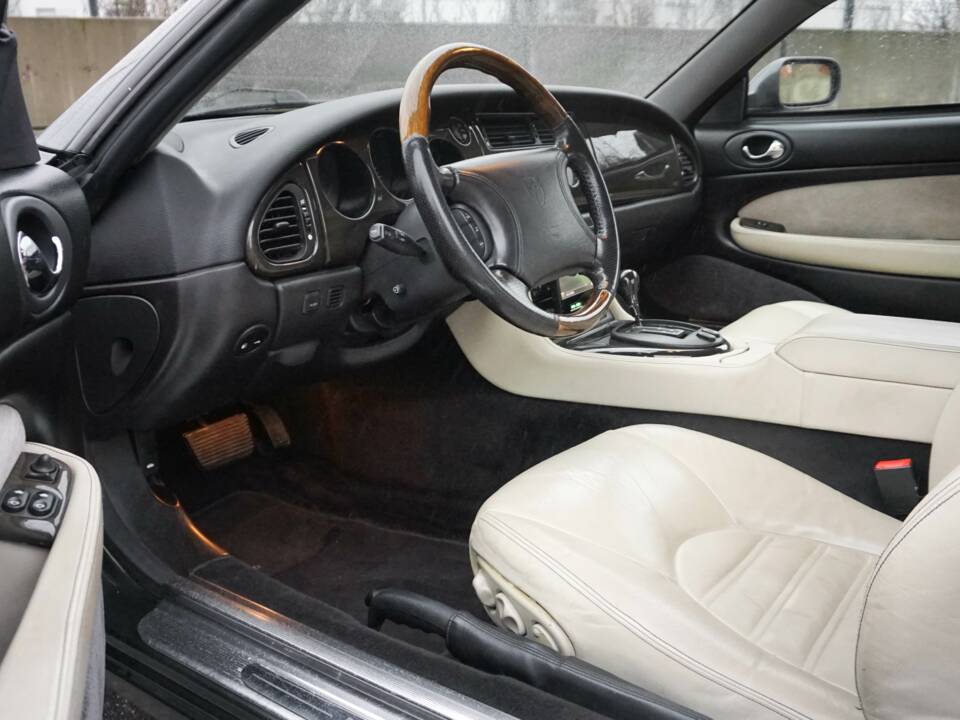 Immagine 15/38 di Jaguar XK8 4.0 (1996)