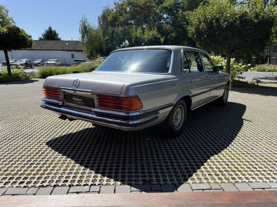Imagen 10/42 de Mercedes-Benz 450 SEL 6,9 (1975)