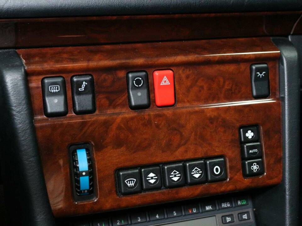 Bild 17/50 von Mercedes-Benz 300 E-24 (1992)