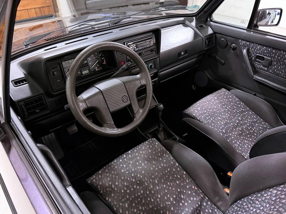 Image 12/22 of Volkswagen Golf Mk I Convertible 1.8 (1993)