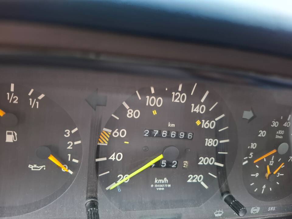 Immagine 12/14 di Mercedes-Benz 230 CE (1992)