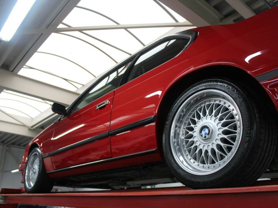 Afbeelding 13/50 van BMW M6 (1988)