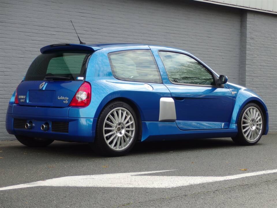 Imagen 2/100 de Renault Clio II V6 (2004)