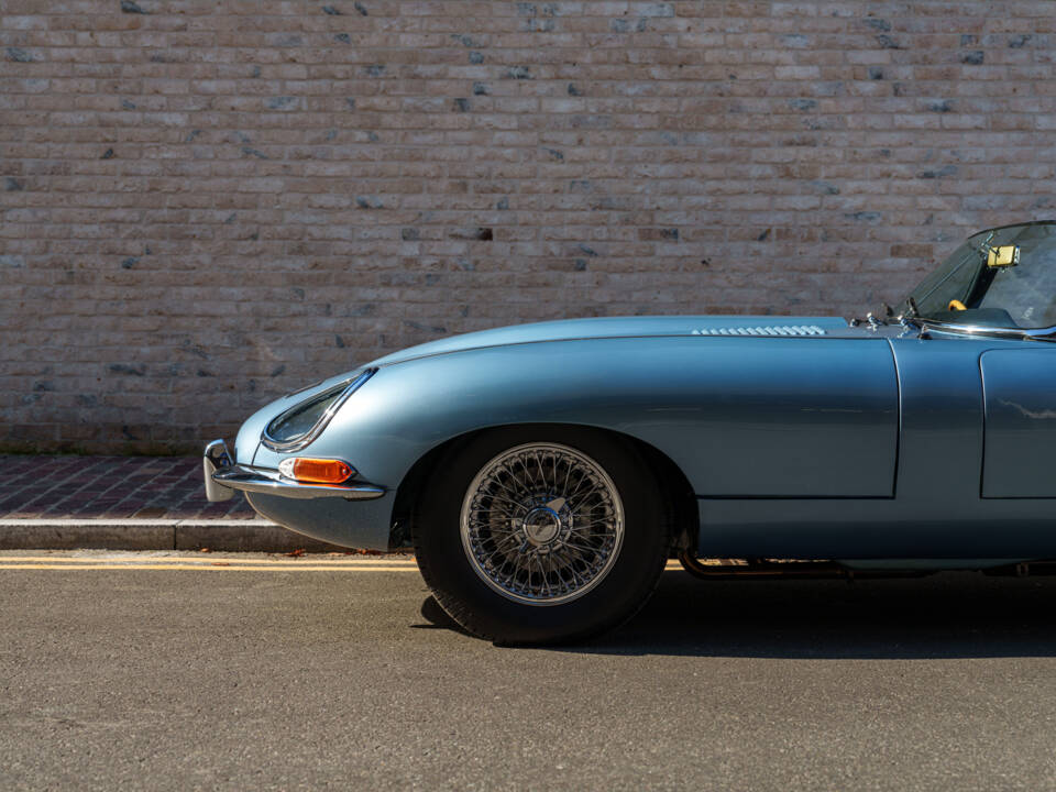 Imagen 10/21 de Jaguar E-Type 4.2 (1964)