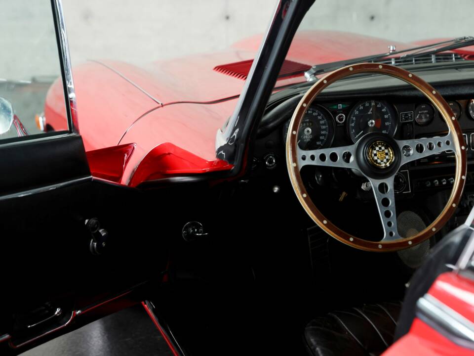 Bild 18/44 von Jaguar E-Type (2+2) (1969)
